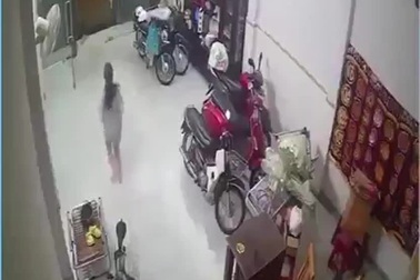 Nỗi khổ khi ở nhà mặt tiền trong những ngày đường ngập nước