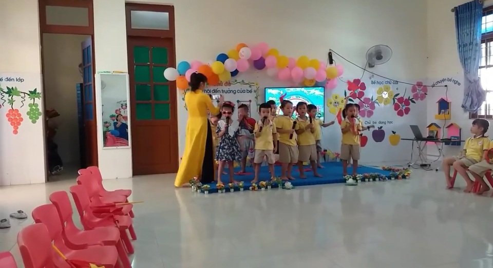 Cô bé có khuôn mặt biến dạng náo nức lần đầu dự lễ khai giảng - 6 Cô bé có khuôn mặt biến dạng náo nức lần đầu dự lễ khai giảng - 6