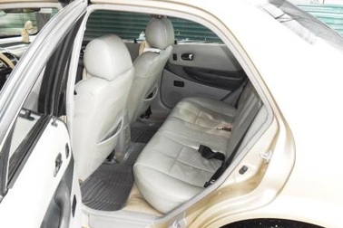 Làm thế nào để khắc phục tiếng đóng cửa xe không êm?