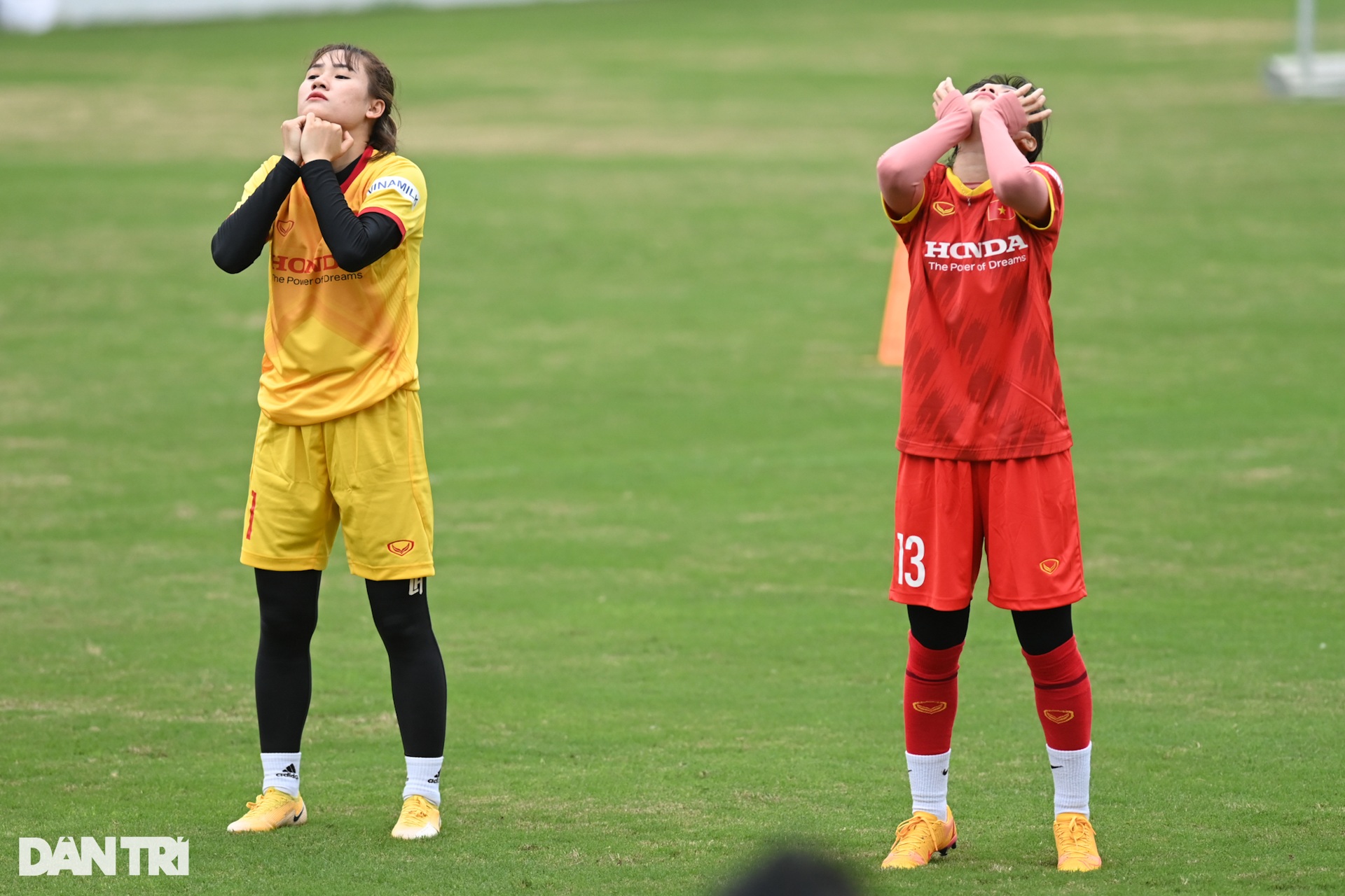 Trung vệ thép Chương Thị Kiều tập riêng ở buổi tập của tuyển nữ Việt Nam - 11