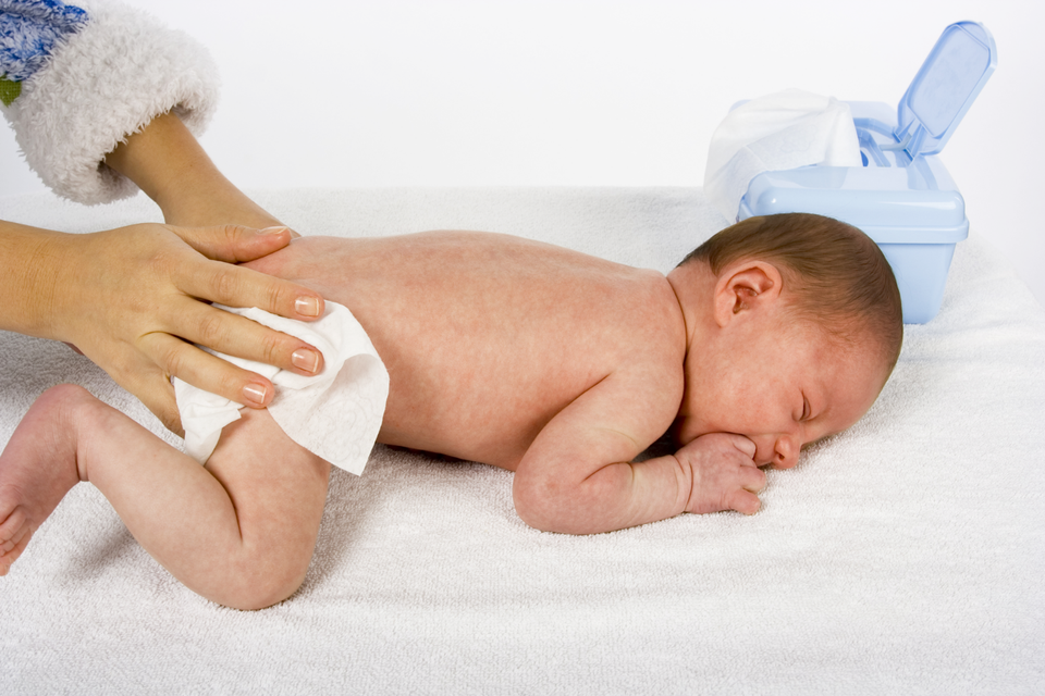 Viêm da ở trẻ sơ sinh do mồ hôi trộm: Nỗi lo của nhiều bà mẹ - 1 Viêm da ở trẻ sơ sinh do mồ hôi trộm: Nỗi lo của nhiều bà mẹ - 1
