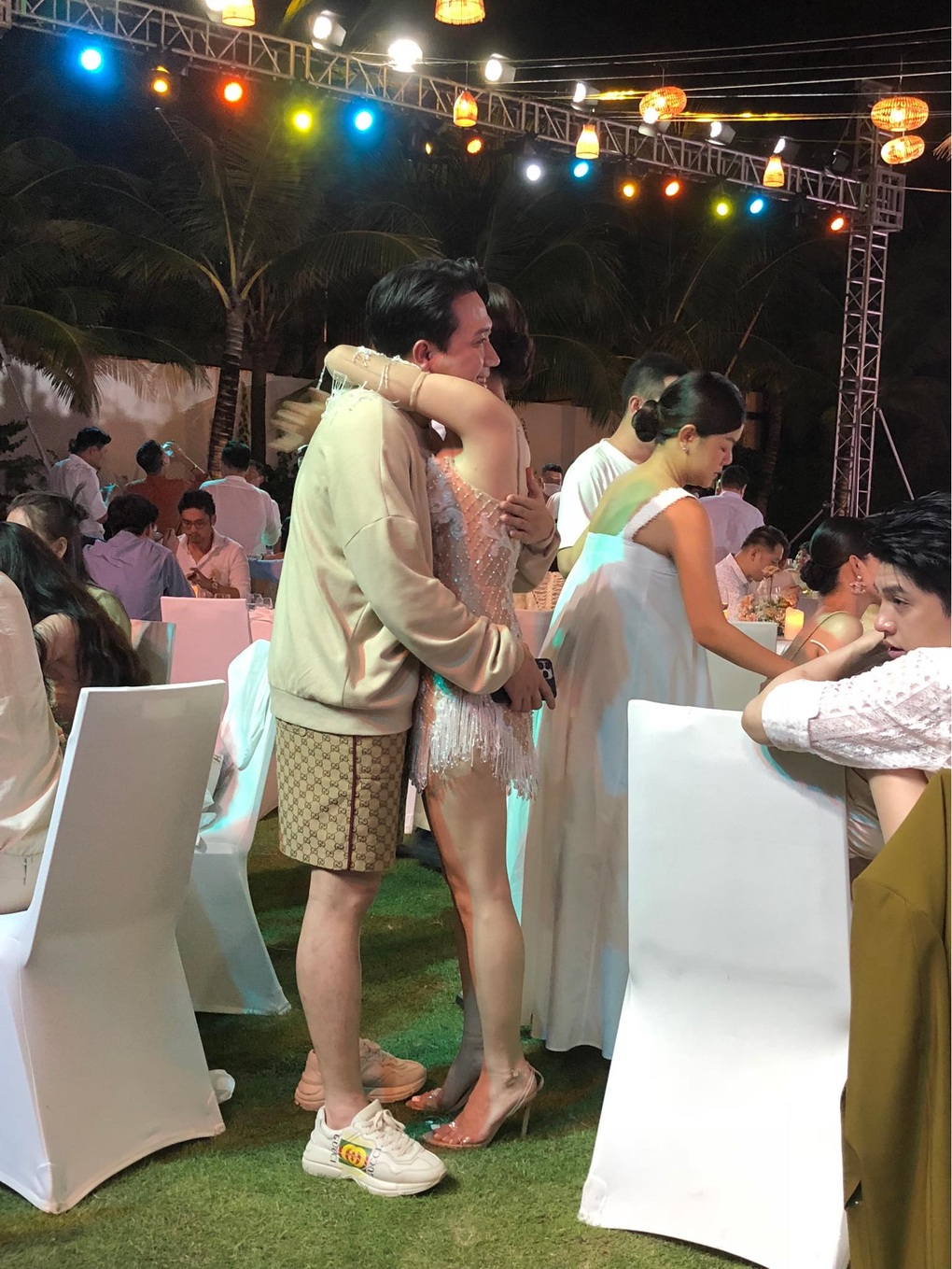Trấn Thành nói gì về hình ảnh mặc quần đùi quẩy ở tiệc cưới Minh Hằng? - 7 Trấn Thành nói gì về hình ảnh mặc quần đùi quẩy ở tiệc cưới Minh Hằng? - 7