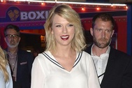 Taylor Swift vui vẻ tái xuất sau khi bỏ "Loki"