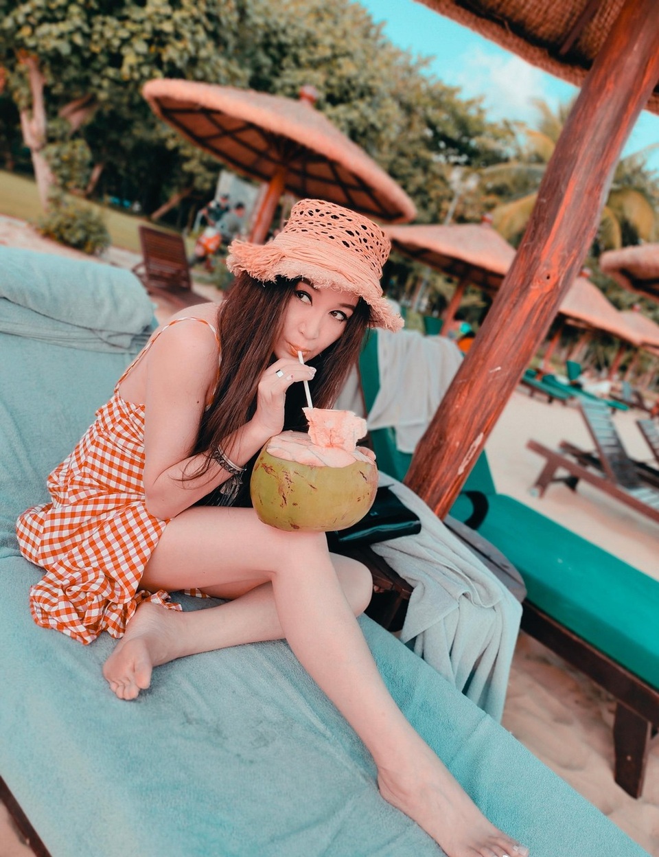 Phan Kim Liên Ôn Bích Hà khoe dáng nuột nà với áo tắm ở tuổi 55 - 12