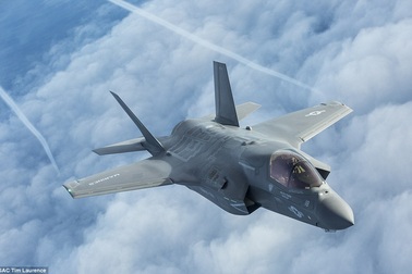 “Tia chớp” F-35 lần đầu tung cánh trên bầu trời Anh
