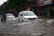 Hà Nội lại... chìm trong biển nước