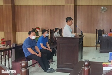 Kế toán trường học kéo 2 cán bộ kho bạc vào vòng lao lý