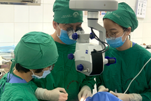 Người đàn ông thoát cảnh 6 năm mù lòa, mắt đau đớn nhờ ghép giác mạc