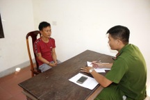 Nửa đêm xách dao vào trụ sở chém công an