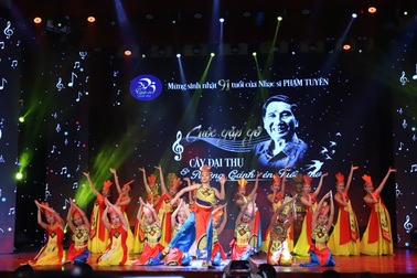 Đong đầy cảm xúc trong đêm nhạc mừng nhạc sĩ Phạm Tuyên tròn 91 tuổi