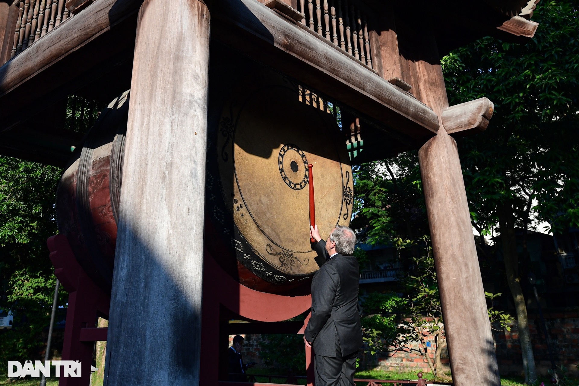 Tổng thư ký Liên hợp quốc thăm Văn Miếu, đi dạo hồ Hoàn Kiếm - 12