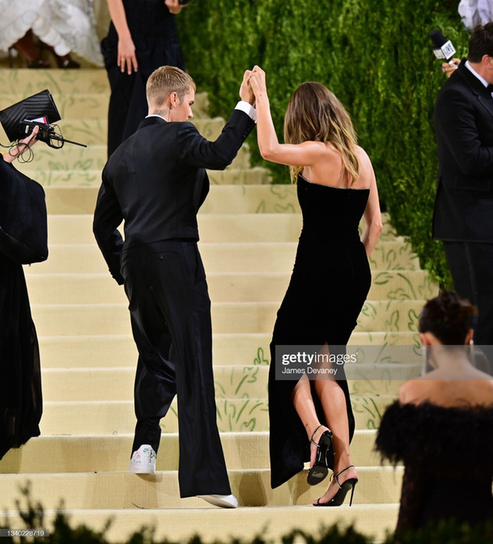 Nguyên nhân khiến Justin Bieber mang vẻ mặt khó ở tới Met Gala - 7 Nguyên nhân khiến Justin Bieber mang vẻ mặt khó ở tới Met Gala - 7