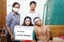 Bạn đọc giúp đỡ gia đình chị em gái sinh đôi thương vong trong vụ tại nạn