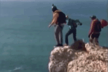 Dù lượn không bung mở khiến du khách rơi từ vực cao 100m xuống đất tử vong