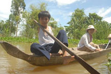 Đôi chân độc đáo của cậu bé không tay