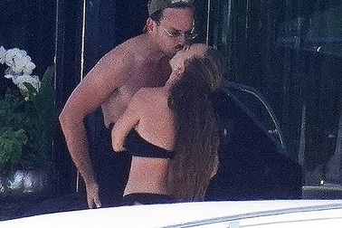 Con gái tỷ phú Topshop có bồ mới