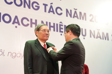 GS.TSKH Đặng Hùng Thắng:"Cái đích của tôi là đào tạo ra những học trò giỏi"