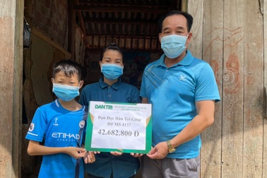 Bạn đọc Dân trí tiếp tục giúp đỡ mẹ con trong ngôi nhà rách nát