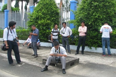 Chuyện ghi ở sân bay những ngày tìm máy bay mất tích