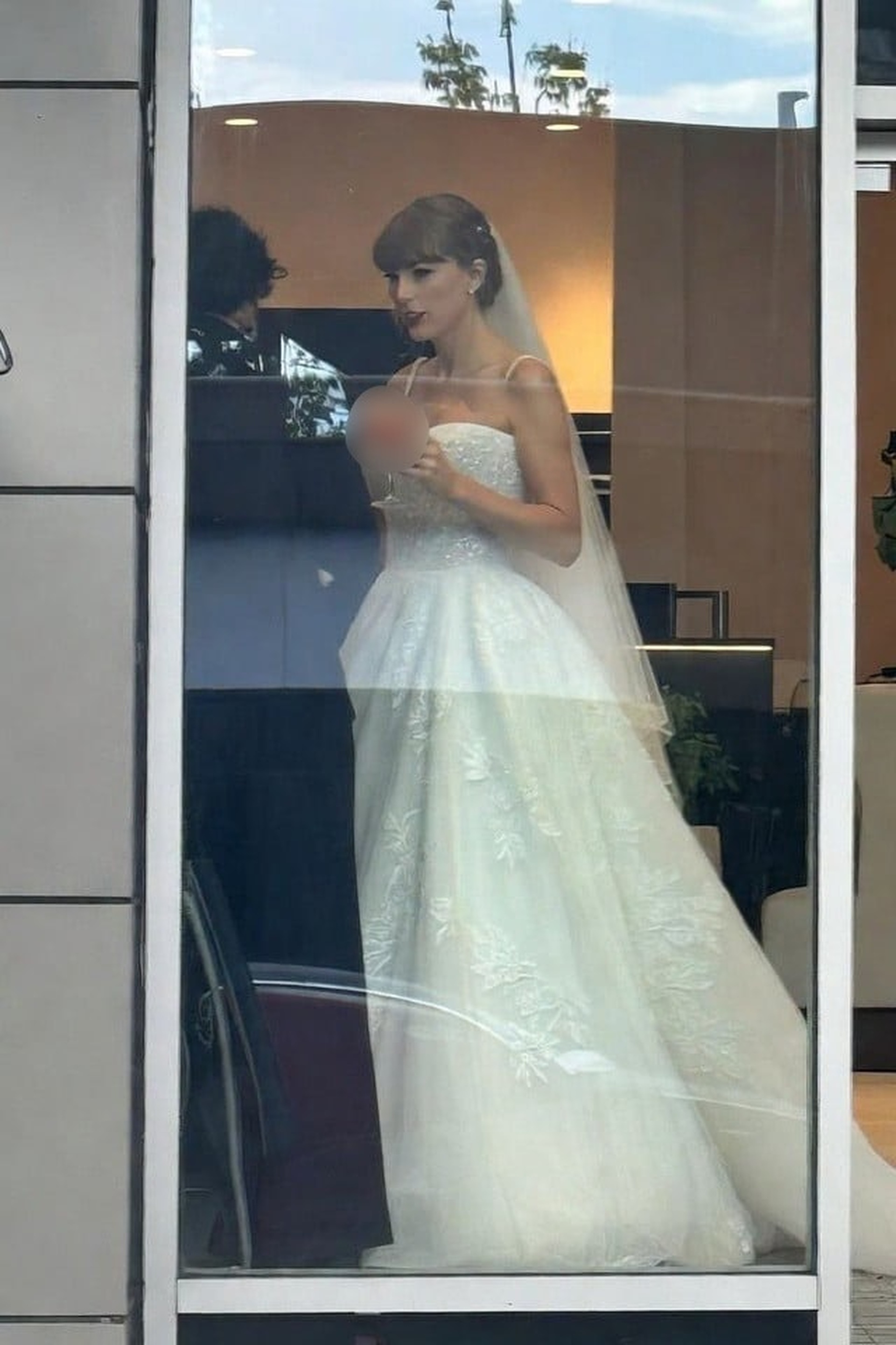 Bên trong lễ cưới 1.000 khách, xa hoa như thảm đỏ Oscar của Taylor Swift - 2