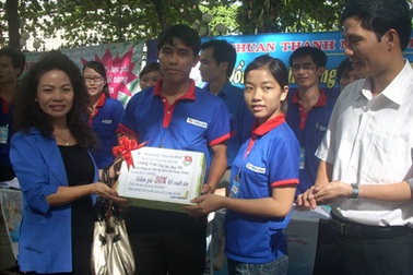 Hơn 8.000 suất cơm miễn phí và giảm giá “tiếp sức mùa thi”