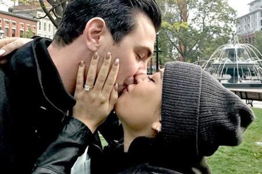 Những ngôi sao tự tin khoe nhẫn tiền tỉ trong năm nay