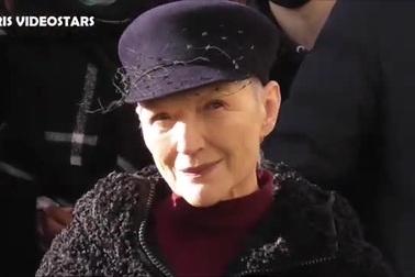 Maye Musk sành điệu dự tuần lễ thời trang Paris