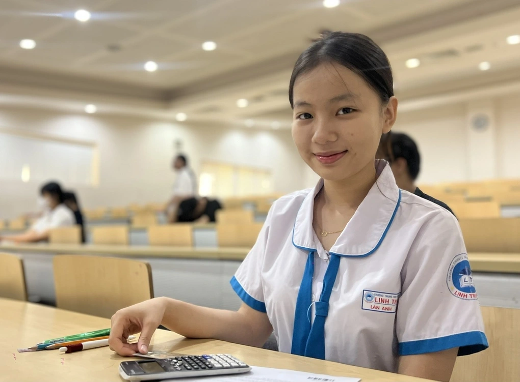 បេក្ខជនដែលចាញ់៣០នាទីក្នុងការប្រឡងចូលសាកលវិទ្យាល័យធំបំផុតក្នុងប្រទេសអាចប្រឡងឡើងវិញ - ១ Thí sinh mất 30 phút làm bài ở kỳ thi vào ĐH lớn nhất nước được thi lại - 1