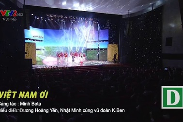 Ca sĩ Dương Hoàng Yến cùng bé Nhật Minh song ca "Việt Nam ơi".
