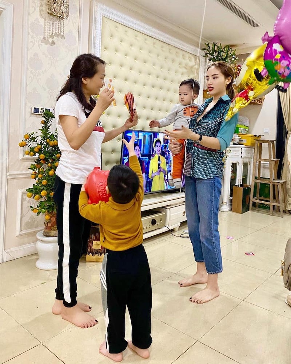 Sao Việt đi đâu, làm gì ngày đầu năm? - 5