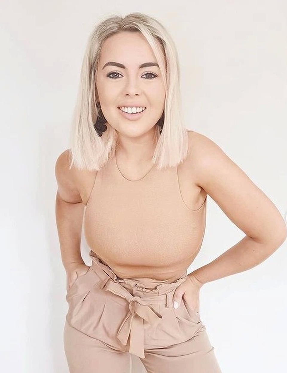 Cô gái xinh đẹp trải lòng chuyện bị dọa tung clip sex - 2 Cô gái xinh đẹp trải lòng chuyện bị dọa tung clip sex - 2