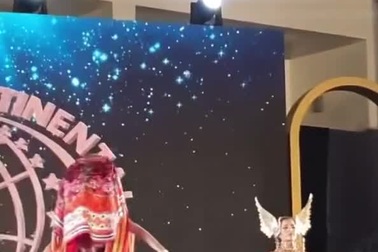 Bảo Ngọc trình diễn Trang phục dân tộc tại Hoa hậu Liên lục địa 2022