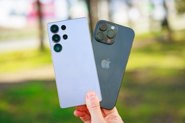 iPhone 16 Pro Max, Galaxy S25 Ultra giảm giá tiền triệu