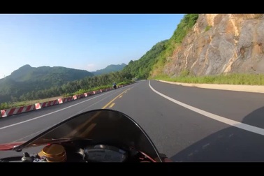 NTN Vlogs phóng xe phân khối lớn vượt quá tốc độ cho phép rồi quay video “khoe” lên mạng