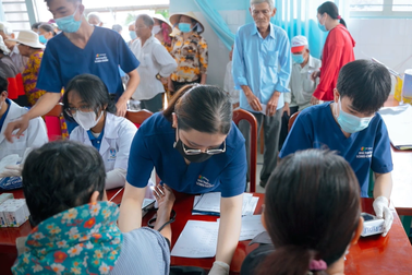 FPT Long Châu nối dài hành trình "Long Châu sẻ chia" mùa Tết 2024