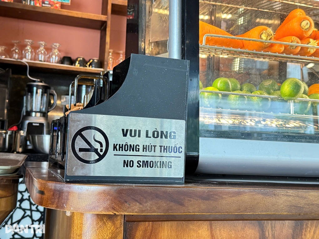 “Tổng tài” bịt khẩu trang đến quán cà phê xin lỗi: Tôi mất ngủ cả đêm - 4 “Tổng tài” bịt khẩu trang đến quán cà phê xin lỗi: Tôi mất ngủ cả đêm - 4