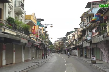 Hà Nội khác lạ trong những ngày xử phạt người vi phạm lệnh hạn chế ra đường