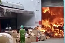 Cháy lớn tại xưởng sản xuất đồ gia dụng ở TPHCM