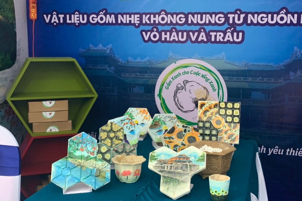 Nhóm học sinh Huế chế tạo gốm không nung từ phế phẩm nông nghiệp - 2 Nhóm học sinh Huế chế tạo gốm không nung từ phế phẩm nông nghiệp - 2
