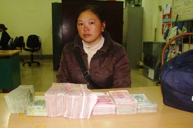 Bắt giữ một vụ vận chuyển tiền trái phép 