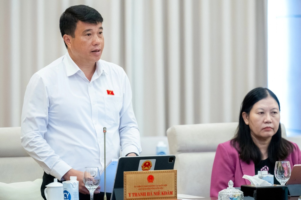 Bộ trưởng báo cáo thuốc không thiếu nhưng người dân vẫn phải đi mua ngoài - 2 Bộ trưởng báo cáo thuốc không thiếu nhưng người dân vẫn phải đi mua ngoài - 2