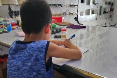 Phụ huynh "ngồi trên lửa" khi sắp tựu trường, con chưa có chỗ học lớp 1