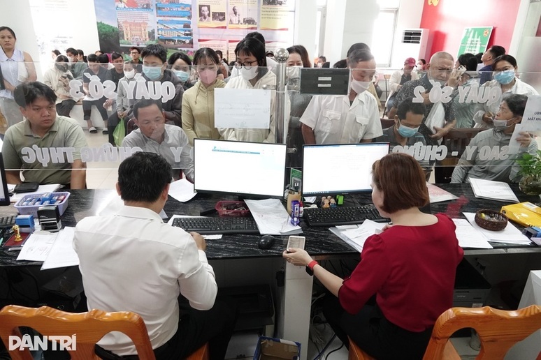 "Đèn vàng, đèn đỏ" trong công vụ: Kỷ cương vận hành chính quyền hai cấp