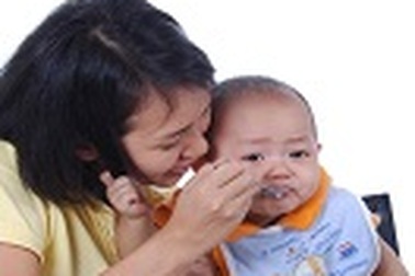Mẹ phải làm gì khi bé biếng ăn?