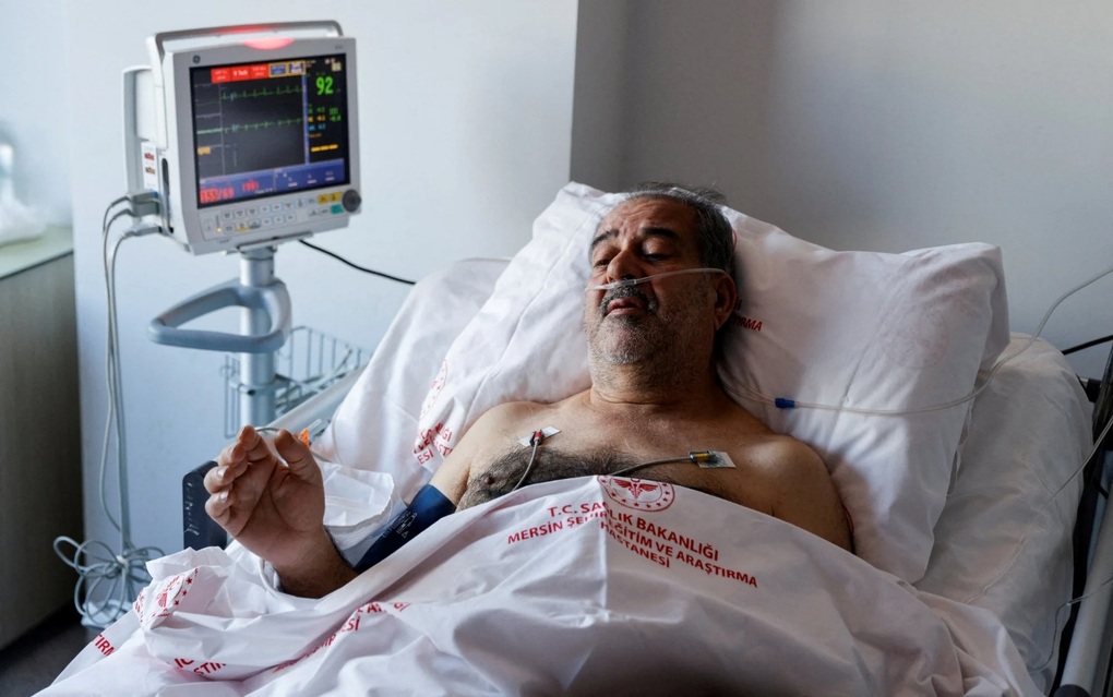 Người đàn ông mắc kẹt 187 tiếng dưới đống đổ nát, uống nước tiểu để sống - 2 Người đàn ông mắc kẹt 187 tiếng dưới đống đổ nát, uống nước tiểu để sống - 2