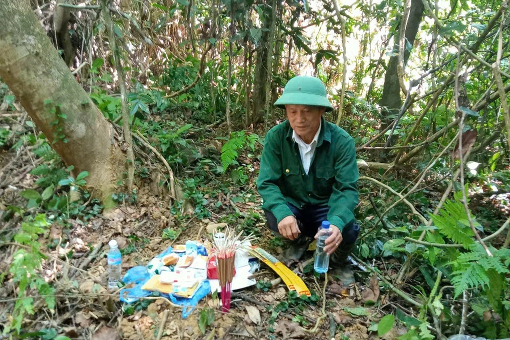 Chuyện về ngôi mộ người lính giữa đại ngàn Kẻ Gỗ - 2 Chuyện về ngôi mộ người lính giữa đại ngàn Kẻ Gỗ - 2