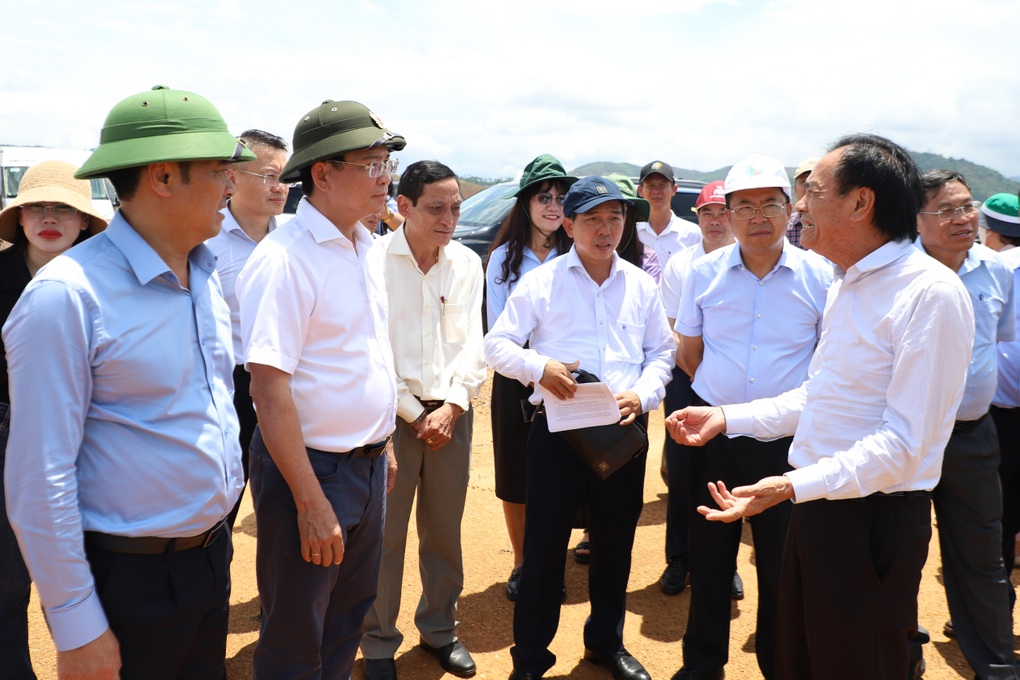 Chủ tịch Lâm Đồng yêu cầu gỡ vướng dự án trường đua ngựa Thiên Mã - 1 Chủ tịch Lâm Đồng yêu cầu gỡ vướng dự án trường đua ngựa Thiên Mã - 1