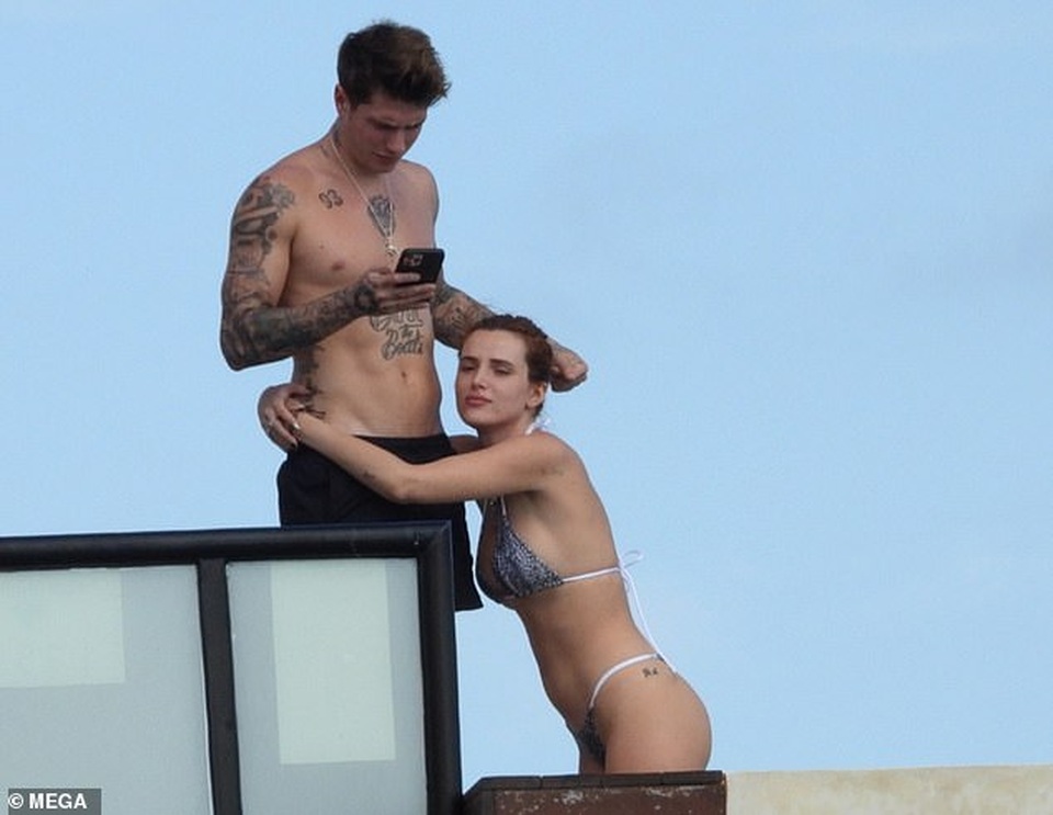 Bella Thorne bị chỉ trích vì đi du lịch quá nhiều - 3 Bella Thorne bị chỉ trích vì đi du lịch quá nhiều - 3