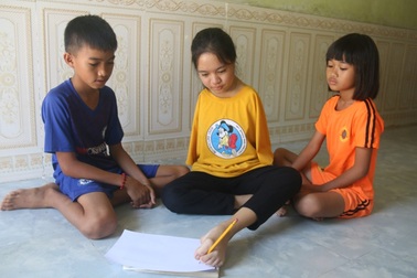 Ước mơ của “cô bé có cái chân biết viết”