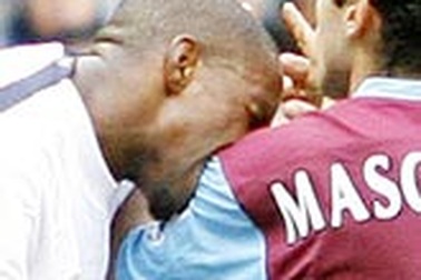 Tuyển thủ Anh chơi đòn… “cẩu xực”